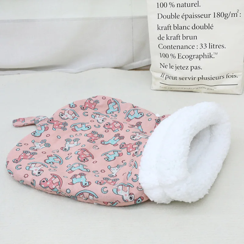Color: Rose color - Autumn and Winter Warm Pet Sleeping Bag, Lamb Fleece Warm Cat Nest, Drill Hole, Bedding, Semi Closed Dog Nest, Suitable for Dogs