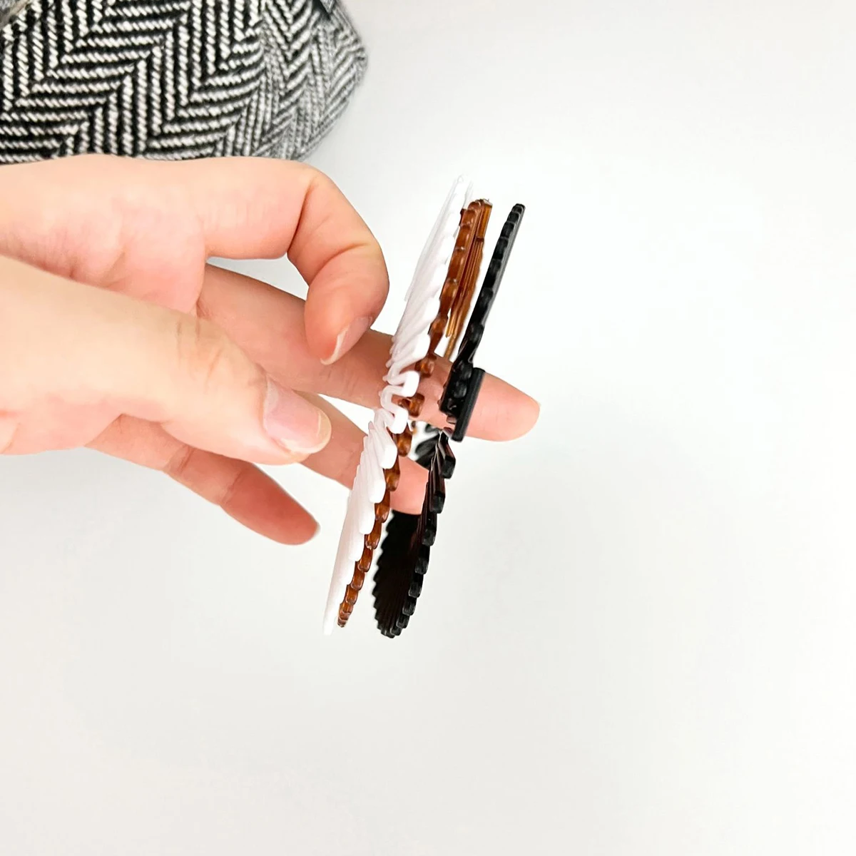Color: black - Women Invisible Broken Hair Hairpin Adult Tiara Tools Roll Curve Needle Bangs Fixed Insert Comb Professional Styling Accessories