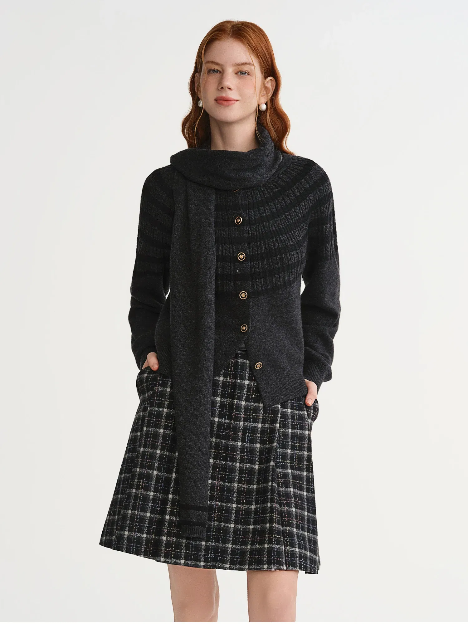 DUSHU Plus-Size Women's Color Block Stripe Knit Cardigan Layered Wave Design and Scarf Gift 2025 Winter New Arrival Sweaters