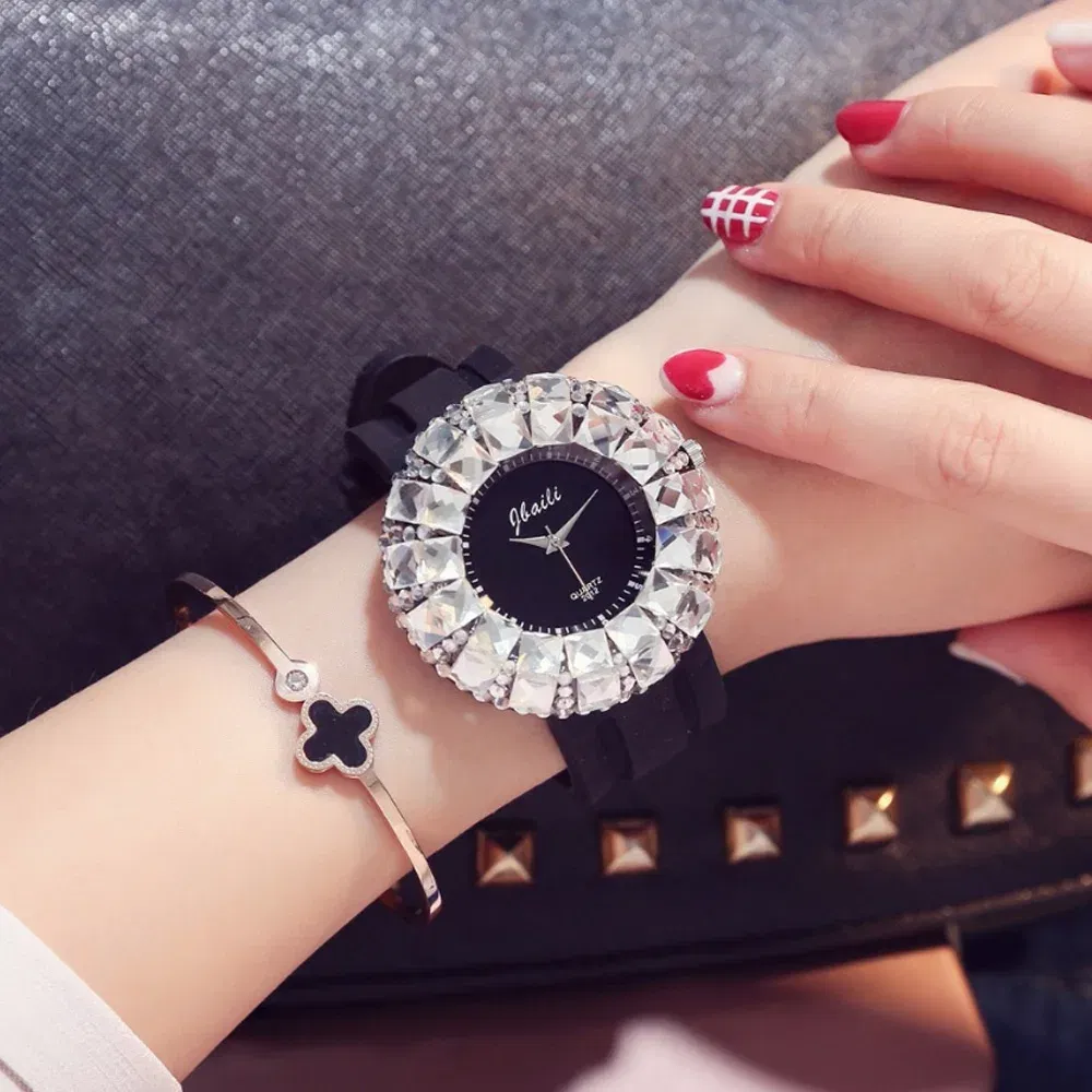 Color: WHITE - Luxury Brand Big Dial Full Diamond Watches Fashion Girls Fashion Ladies Quartz Watches Ladies Watches Holiday Gifts Montre Femme