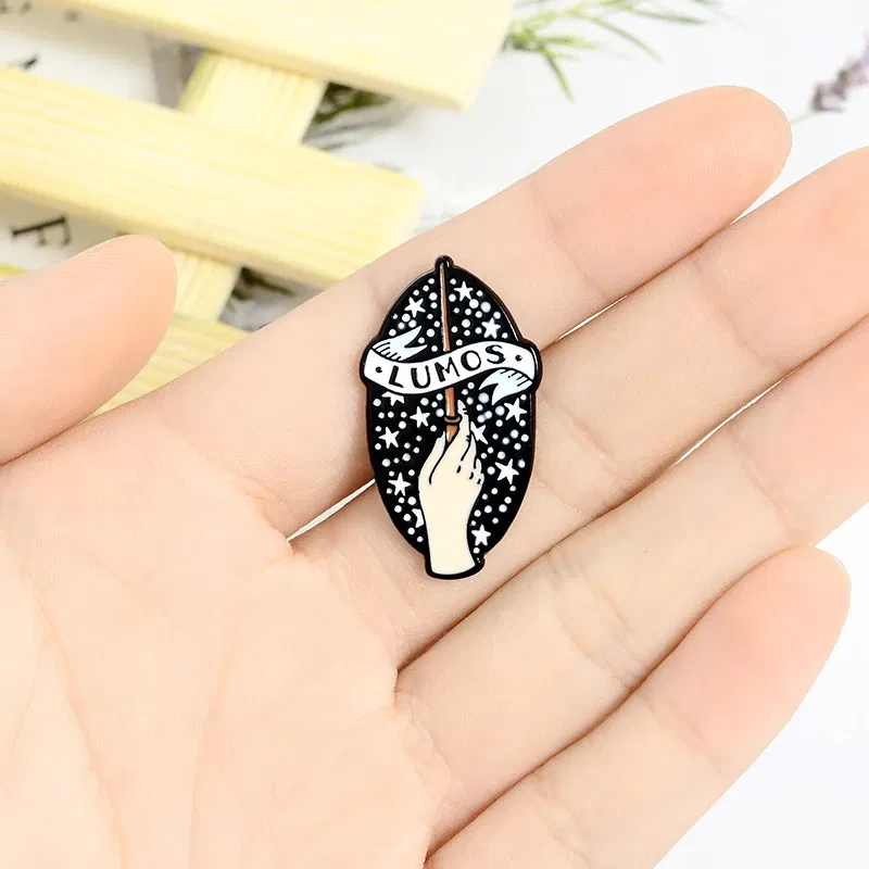 Personality LUMOS Star Magic Wand brooch Creative brooch pin badge enamel backpack lapel pin hat jewelry gift for friends