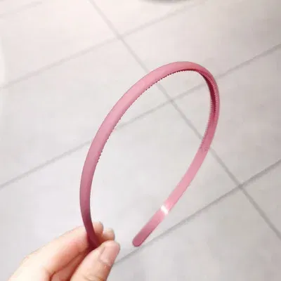 Color: black - New Fashion Solid color resin Simple frosted anti-slip wave shape Toothed Wild Hairbands Women Girls Hair Accessories Headdress
