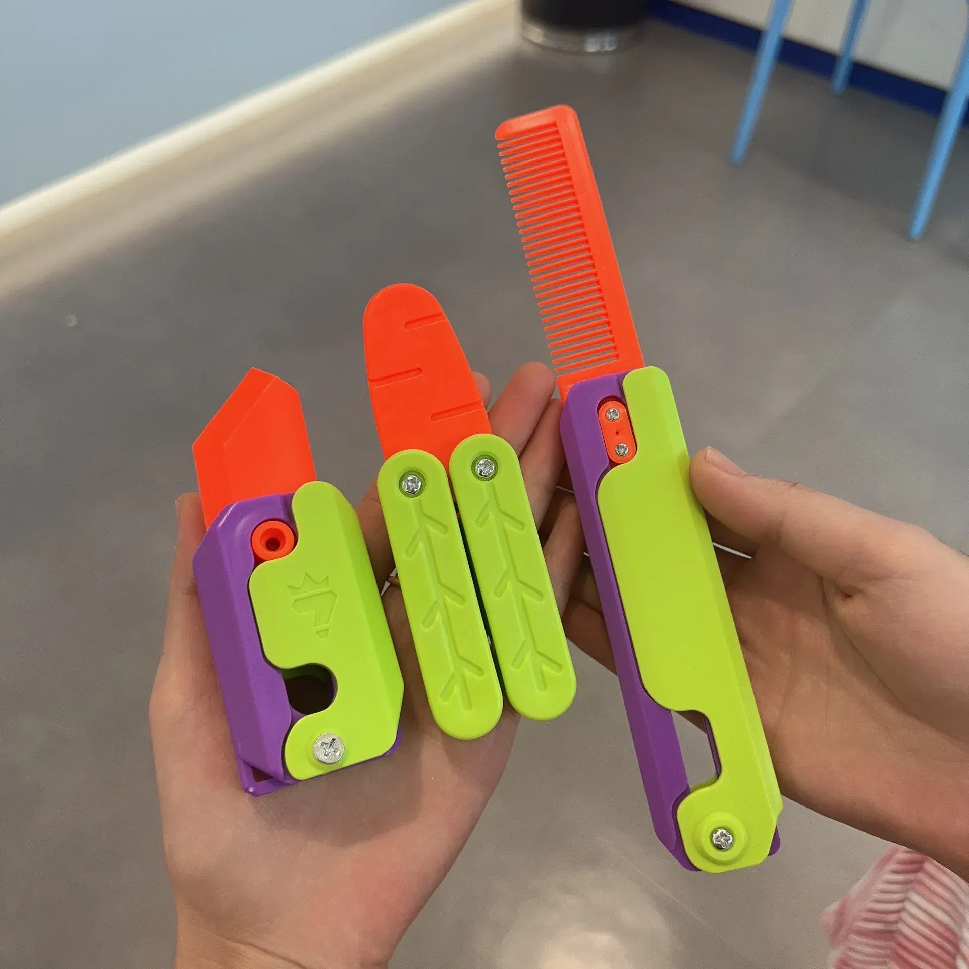 Color: black, Ships From: CHINA - Gravity Folding Claw Knife Radish Knife 3d Printing Gravity Knife Small Radish Knife Push Card Decompression Fidget Mini Toy