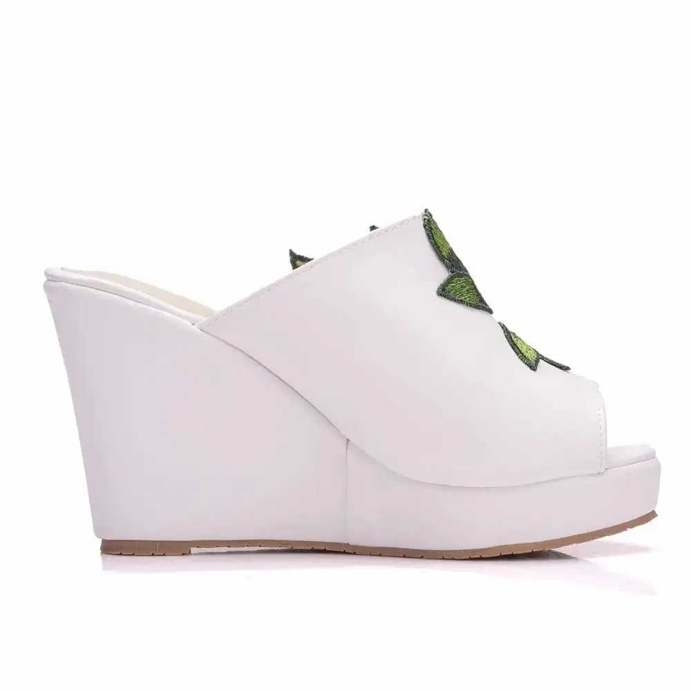 Color: black, Shoe Size: 39 - Crystal Queen Black White Peep Toe Platform Wedges High Heels Slippers Beach Sandals Women Lace Flower