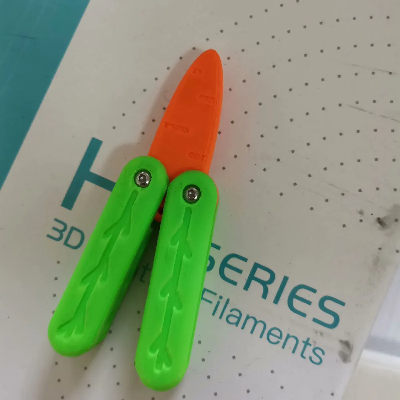 Color: Burgundy, Ships From: CHINA - Gravity Folding Claw Knife Radish Knife 3d Printing Gravity Knife Small Radish Knife Push Card Decompression Fidget Mini Toy