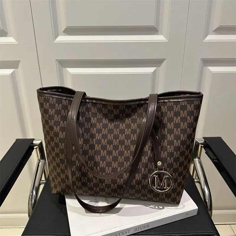 Color: Clear - 2025 New Large Capacity Women Bag M Check Pattern Versatile Small Design Shoulder Tote Commuter Bag