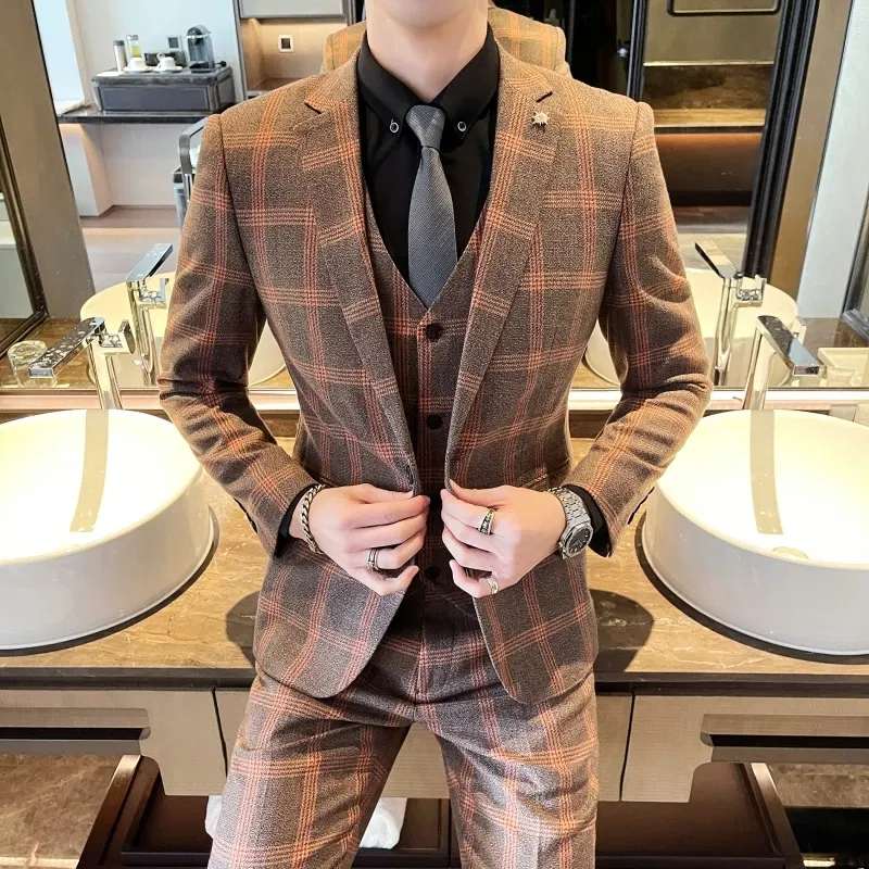 Color: Beige, Size: 4XL - High-quality British men's fashionable and stylish checkered casual suit set for autumn, a casual and fitted suit set of three