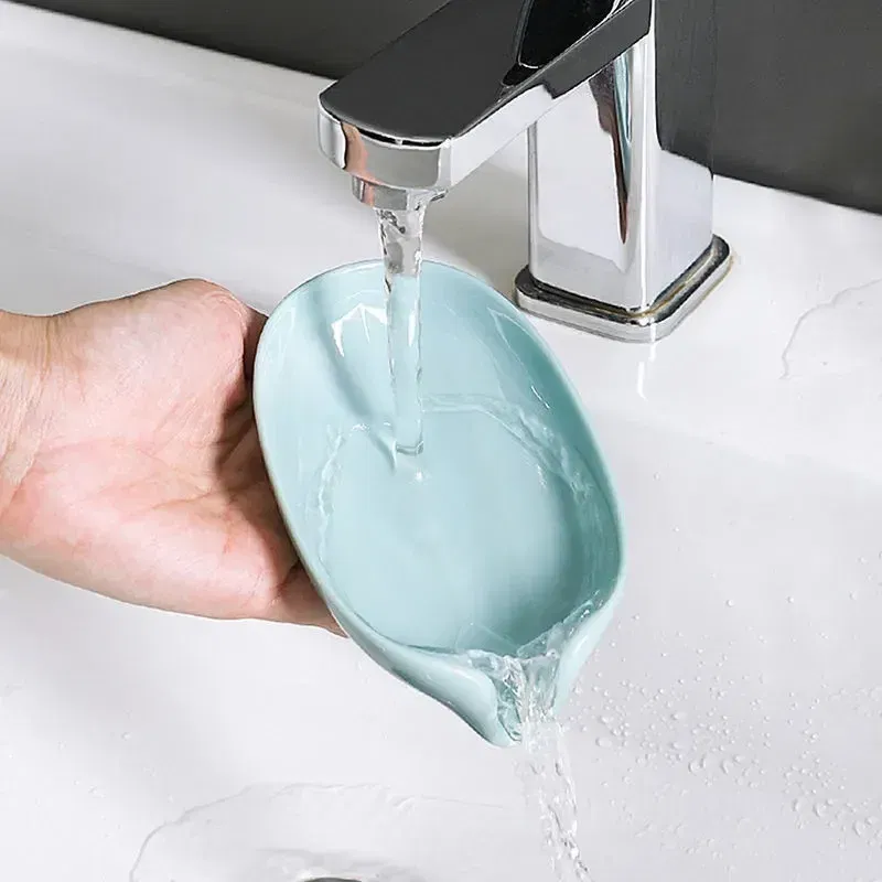 Color: Clear - 1-2Pcs Drain Soap Holder Bathroom Items Leaf Shape Wall Soap Dish for Bathroom Punch-free Suction Cup Standing Things the Home