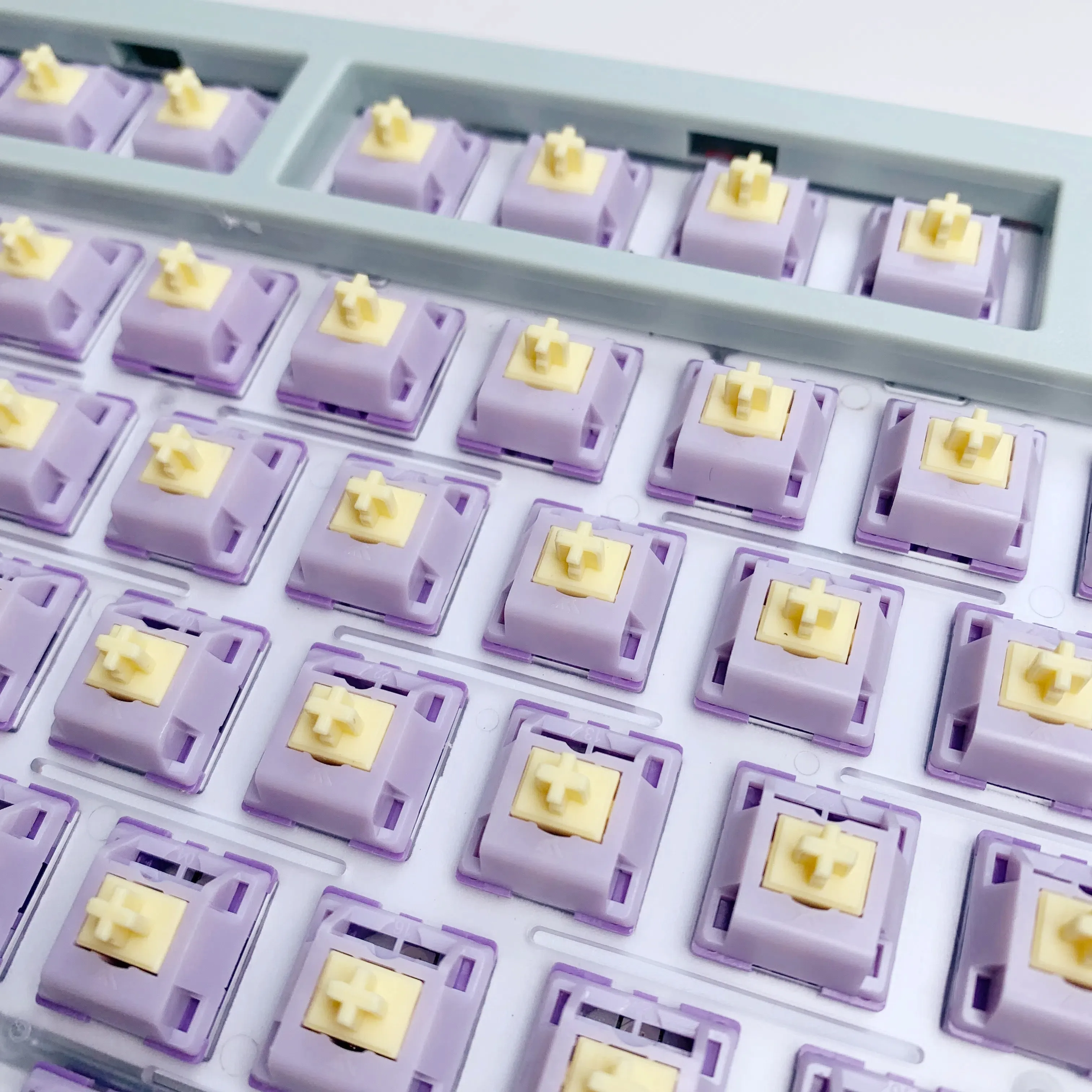 Color: Olive, Axis Body: White Switch - KTT Hyacinth Linear Switch Five Pins Switches MX For Mechanical Gaming Keyboards 45g Prelubed