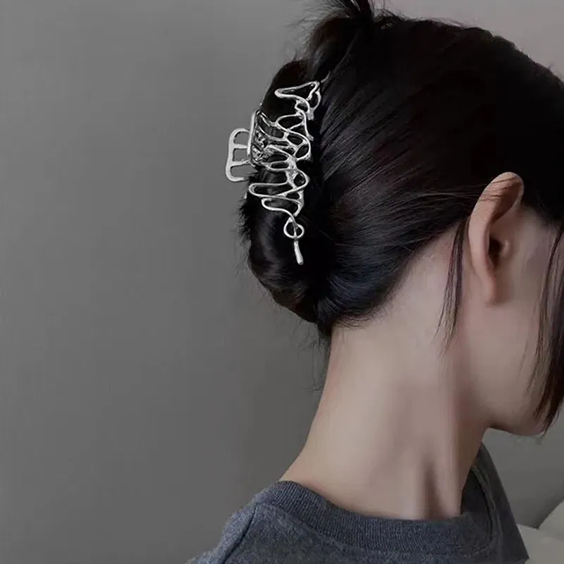 Color: MULTI - Korean Style Fashion Cool Metal Hair Claws Temperament Personality Shark Clips For Women Simple Headwear Hair Accessories