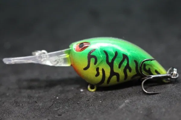 Color: PURPLE - wLure Crankbait Wobble Fishing Lure 6cm 5g Deep Diving Tight Action Fresh Water Hard Bait Floating 8# Hooks Insect Bait C770