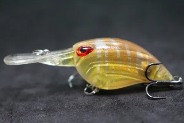 Color: GRAY - wLure Crankbait Wobble Fishing Lure 6cm 5g Deep Diving Tight Action Fresh Water Hard Bait Floating 8# Hooks Insect Bait C770