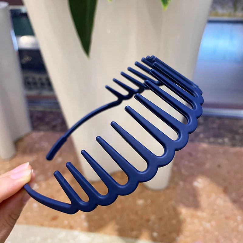 Color: black - Resin Hair Comb Hairbands Hair Accessories Matte Hair Hoop with Teeth Non-slip Head Hoop Frosted Makeup Dressing Thin Headband
