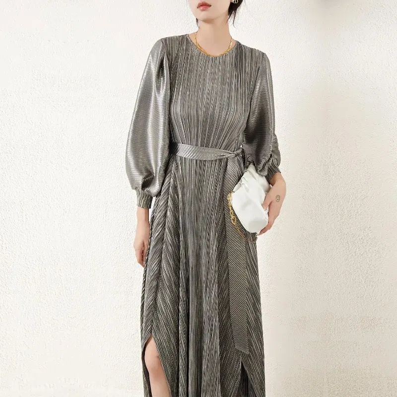 Miyake Pleated French Retro Style Dress for Women's Winter New Round Neck Waist Belt Wrapped Metal Mid Length Dress