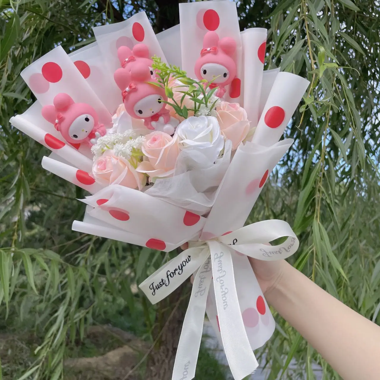 Color: VIOLET/?«?—?…° - Kawaii Hello Kitty Cat Dolls With Artificial Flowers Creative Bouquet Christmas Valentine Birthday Graduation Gifts