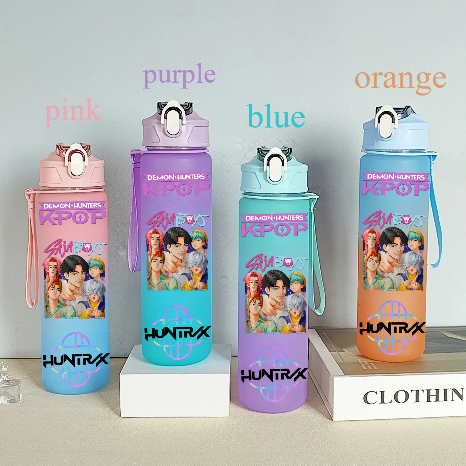 Color: PEACOCK BLUE, Size: 25cm - 750ML K-pop Demon Hunters HUNTR X Rumi Mira Zoey Jinu Celine Kpop Plastic Water Cup K Pop Drinking Bottle School Huntrix Gourde