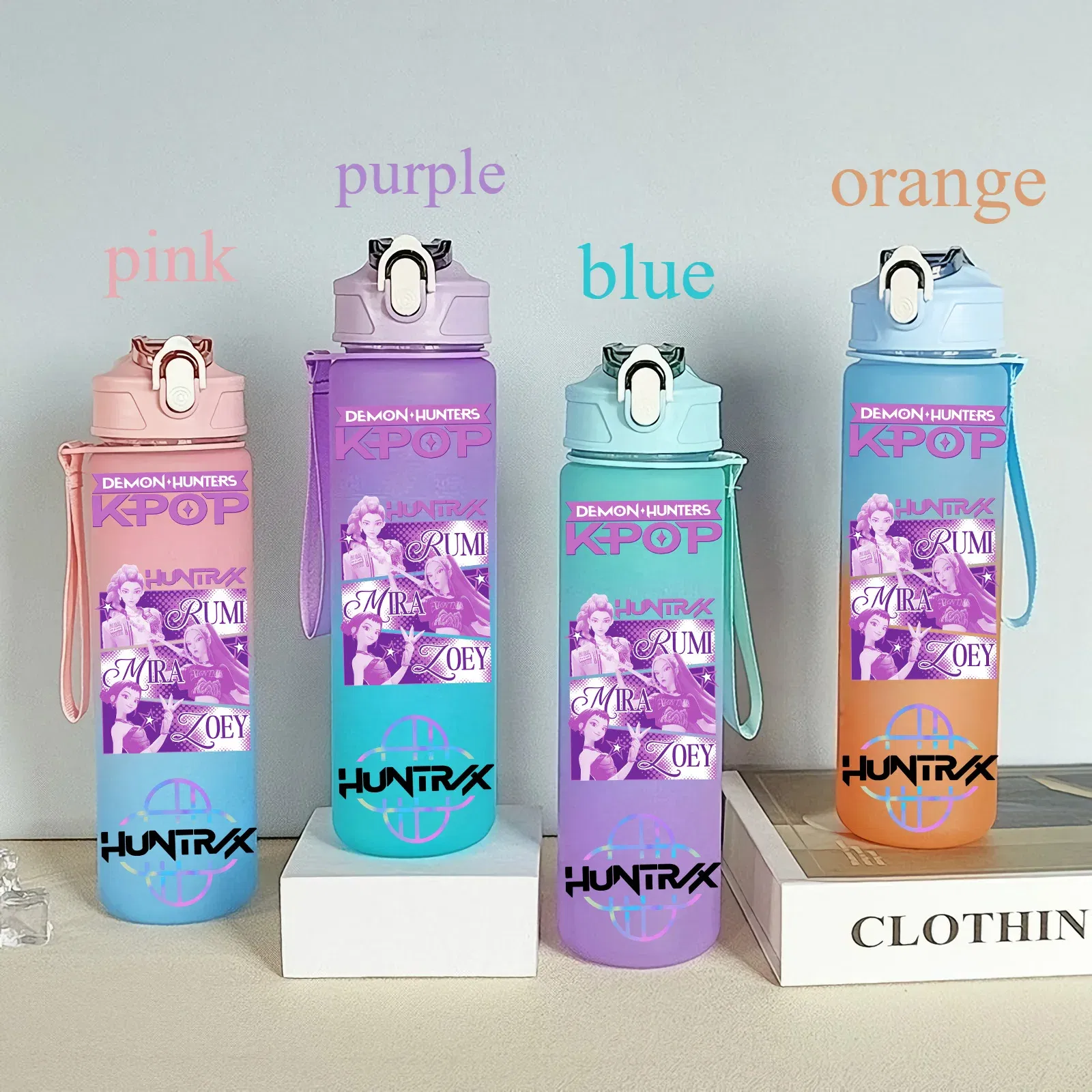 Color: Blue, Size: 25cm - 750ML K-pop Demon Hunters HUNTR X Rumi Mira Zoey Jinu Celine Kpop Plastic Water Cup K Pop Drinking Bottle School Huntrix Gourde