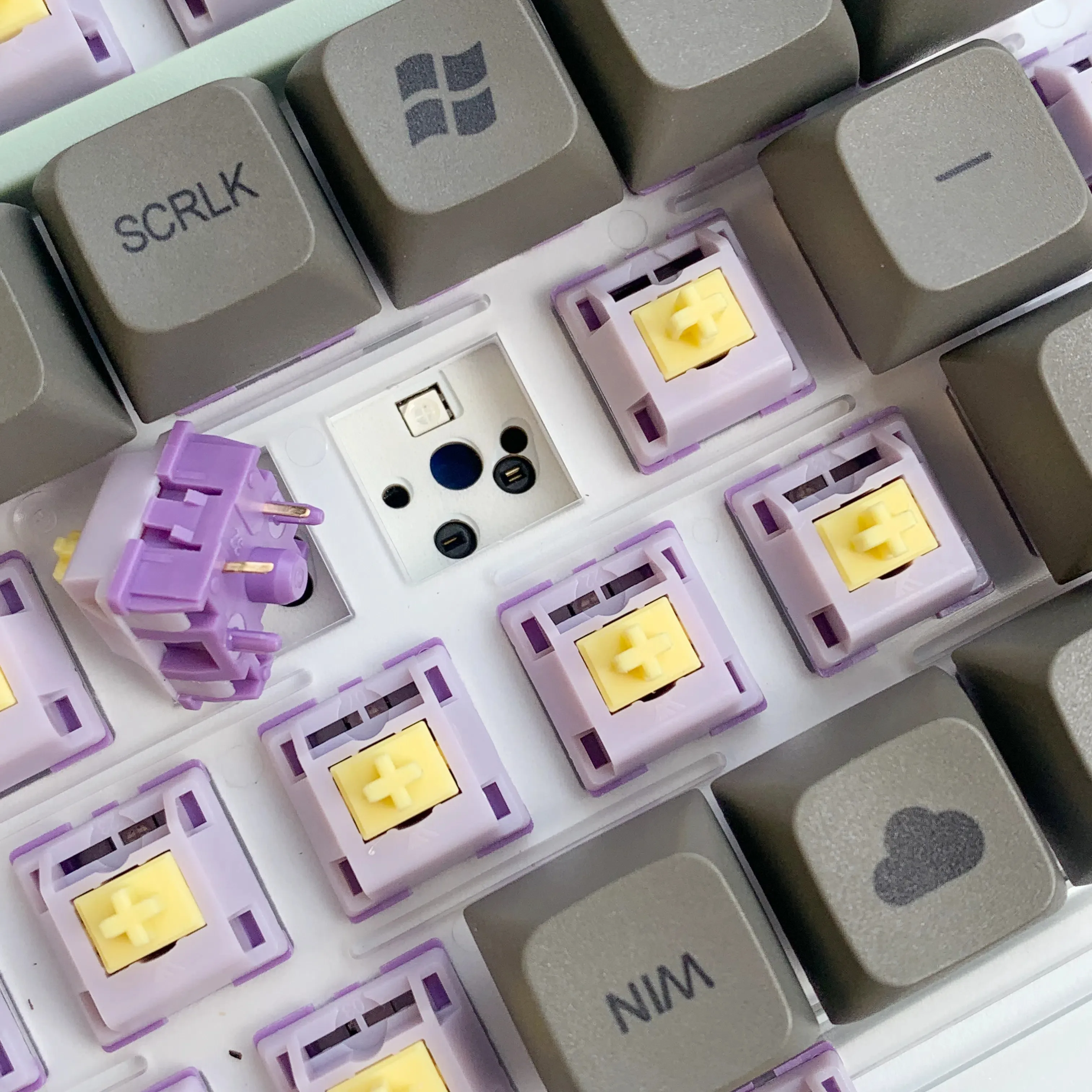 Color: Olive, Axis Body: Brown Switch - KTT Hyacinth Linear Switch Five Pins Switches MX For Mechanical Gaming Keyboards 45g Prelubed