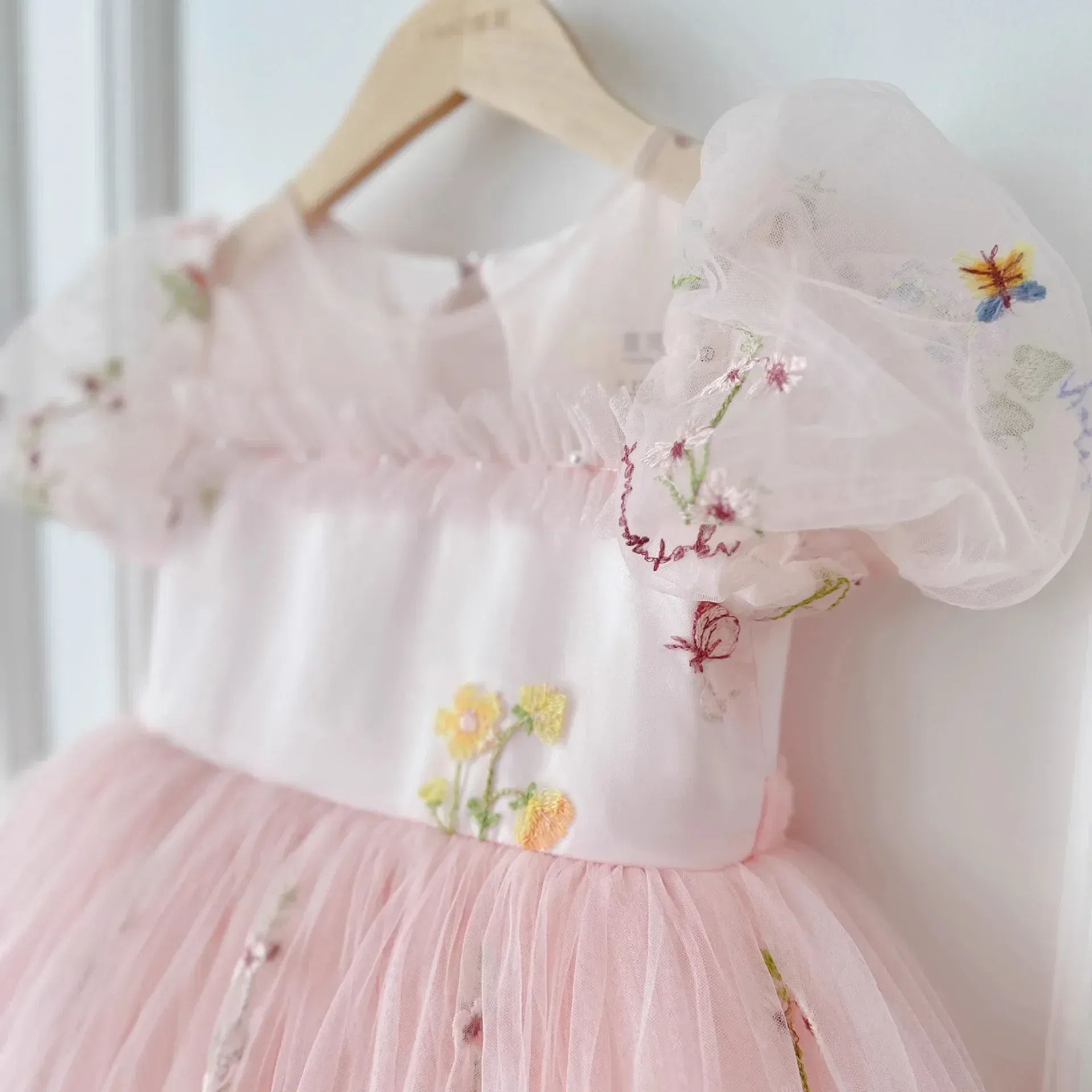 2025 Girls Dress Spring Stylish Princess Dress Embroidered Puff Sleeve Dresses Little Girl Holiday Tutu Clothes Costumes for Eid