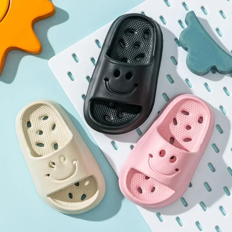 Color: Pink, Shoe Size: 1 - Children Slippers Boys EVA Smiling Face Bathroom Slippers Summer 2-14 Years Old Girl Anti Slip Hollow Leaking Junior Footwear