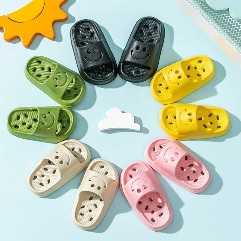 Color: Pink, Shoe Size: 1 - Children Slippers Boys EVA Smiling Face Bathroom Slippers Summer 2-14 Years Old Girl Anti Slip Hollow Leaking Junior Footwear