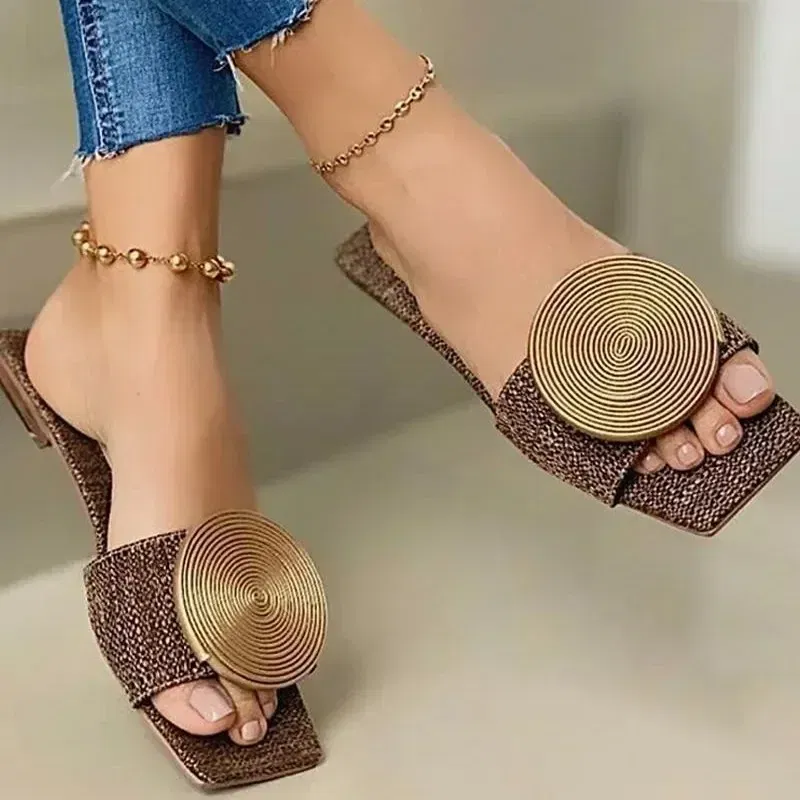 Color: Chocolate, Shoe Size: 39 - 2023 New Spring and Summer Women's Flat Slippers Fashion Beach Shoes Comfortable Slippers Versatile Lightweight Women's Shoes