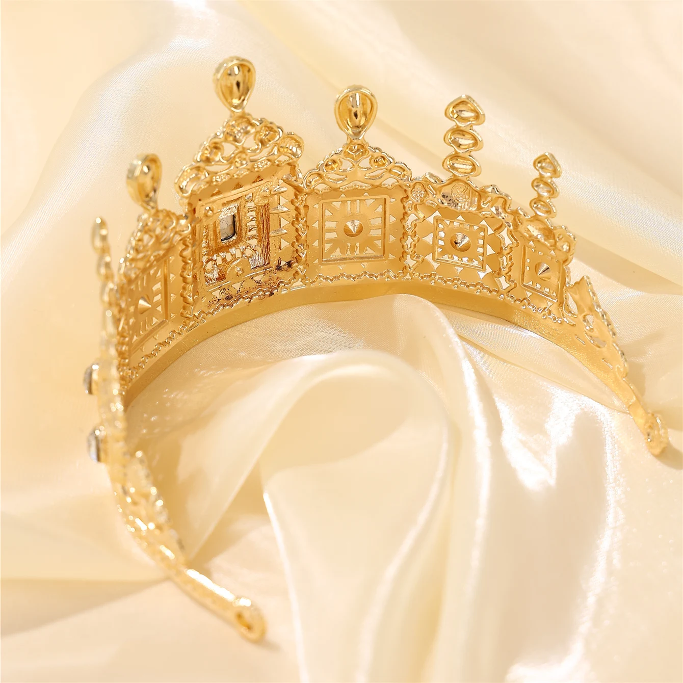 Metal color: Light Yellow Gold Color - European Princess Queen Round Headdress Moroccan Bride Crystal Crown King Bride Headdress Wedding Hair Accessories