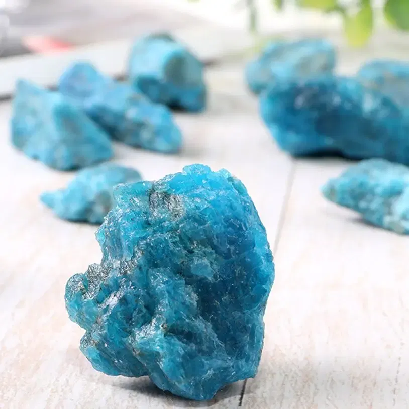 Size: 20-25mm - 150g Natural Blue Apatite Crystal Stone Gravel Rough Healing Mineral Specimen Collection Room Decor