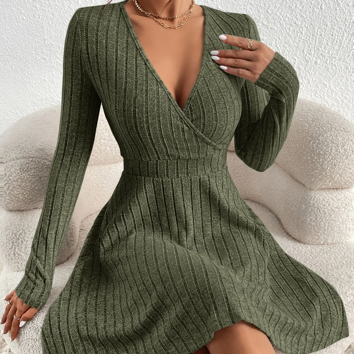 Color: black, Size: L - Autumn and Winter New V-neck Sexy Waistline A-line Umbrella Skirt Big Swing Long-sleeved Knit Dress