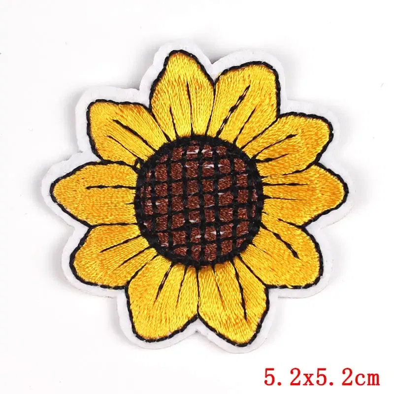 Color: Green - Butterfly Daisy Embroidery Patches for Clothing Thermoadhesive Patches DIY Fusible Patch on Kids Clothes Sunflower Badges Sewing