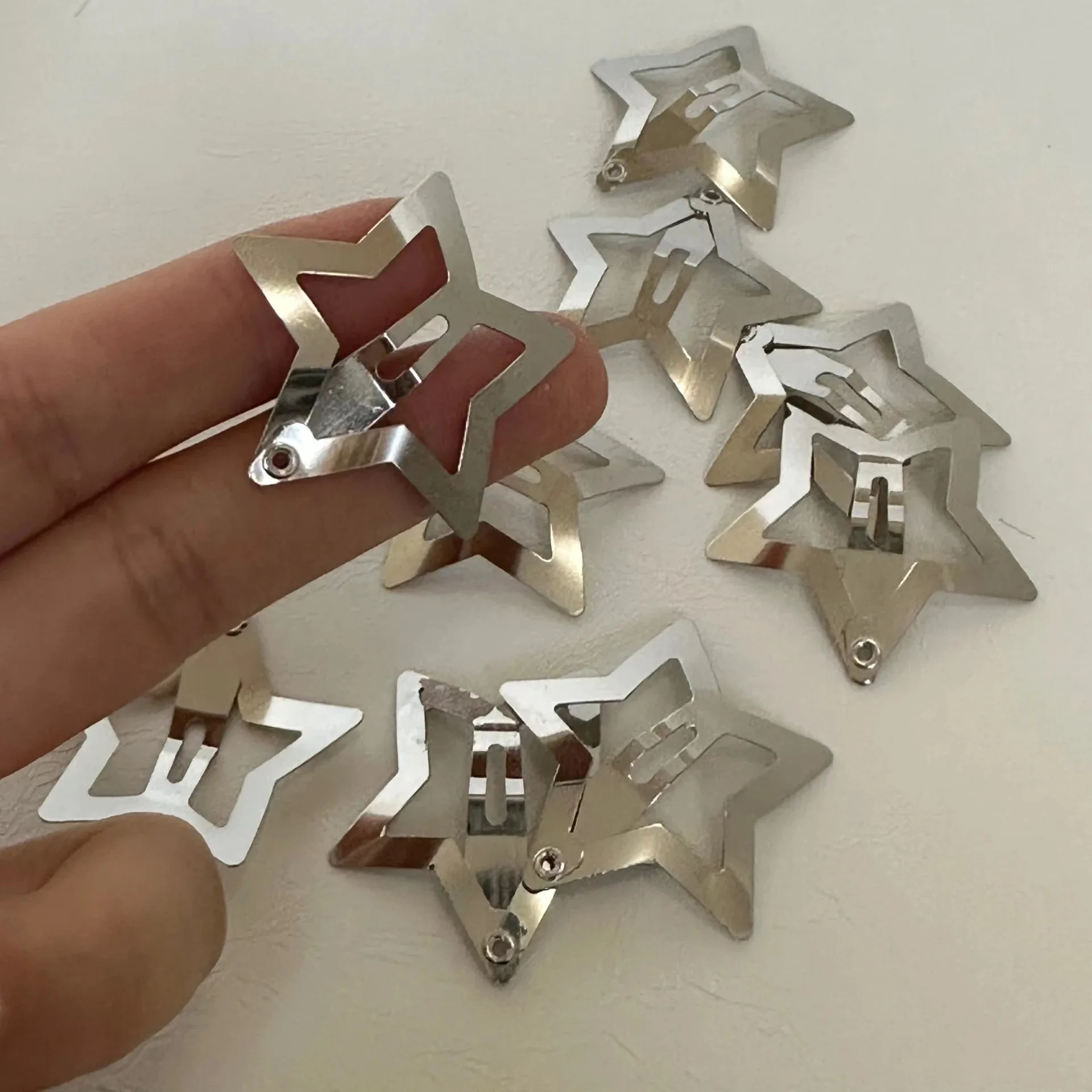 Color: Yellow - 10/25/50/100/200pcs Silver Star Hair Clips for Girl Y2k Filigree Star Metal Snap Clip Hairpins Barrettes Hair Accessories