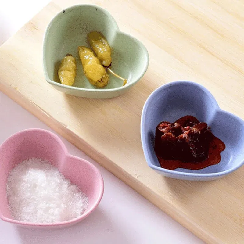 Color: Red - n.Mini Cute Love Heart Shape Wheat Straw Bowl Vinegar Seasoning Solid Soybean Dish Sauce Salt Snack Small Plate Kitchen Supplies
