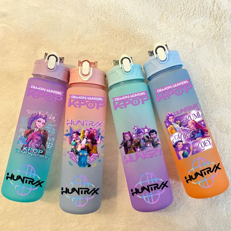 Color: PEACOCK BLUE, Size: 40cm - 750ML K-pop Demon Hunters HUNTR X Rumi Mira Zoey Jinu Celine Kpop Plastic Water Cup K Pop Drinking Bottle School Huntrix Gourde