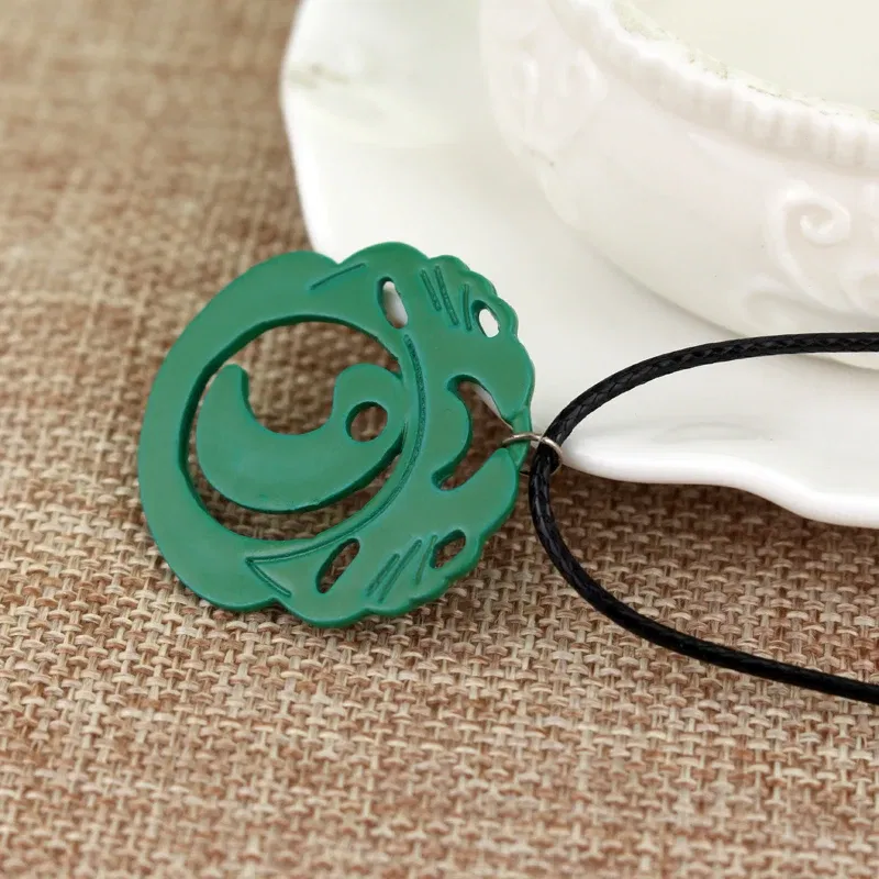 Tomb Raider Green Pendant Necklaces Lara Croft Adjustable Long Rope Chain Wome Men Necklace Jewelry Accessories Gift For Friend