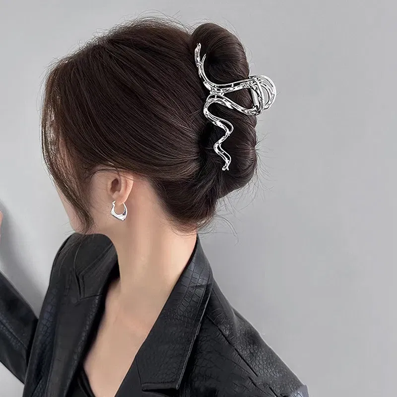 Color: Gold - Korean Style Fashion Cool Metal Hair Claws Temperament Personality Shark Clips For Women Simple Headwear Hair Accessories