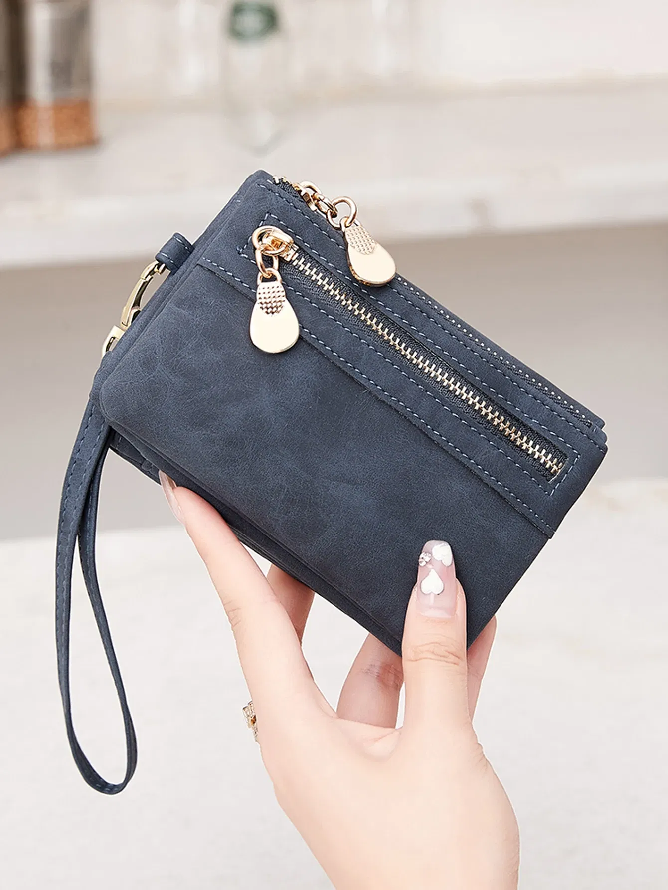 Color: army green - Retro foldingzipper wallet high-quality PUleather portablemultifunctional women's walletfashionable withID card window wrist bag