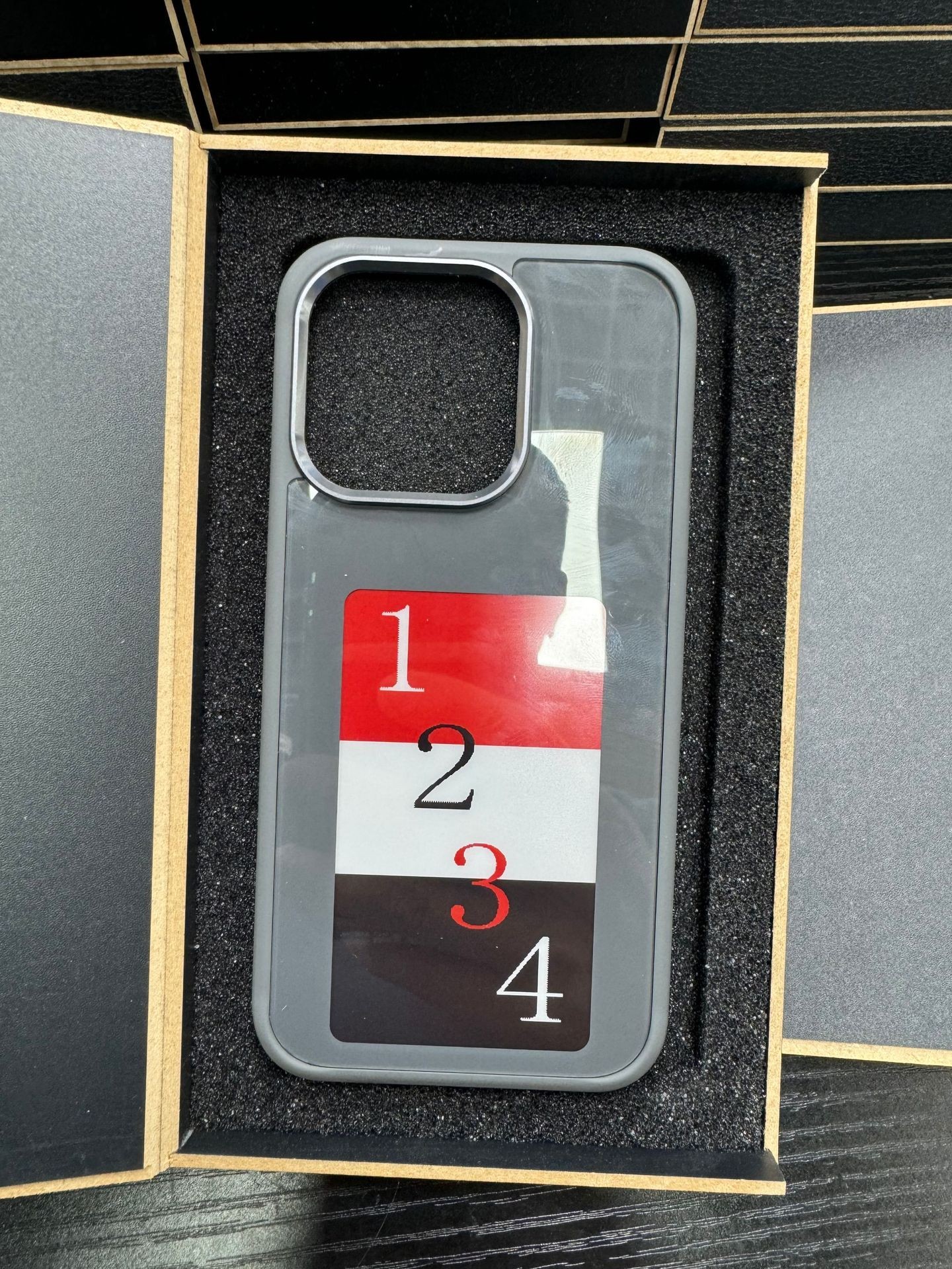 LuxScreen E-Case For iPhone
