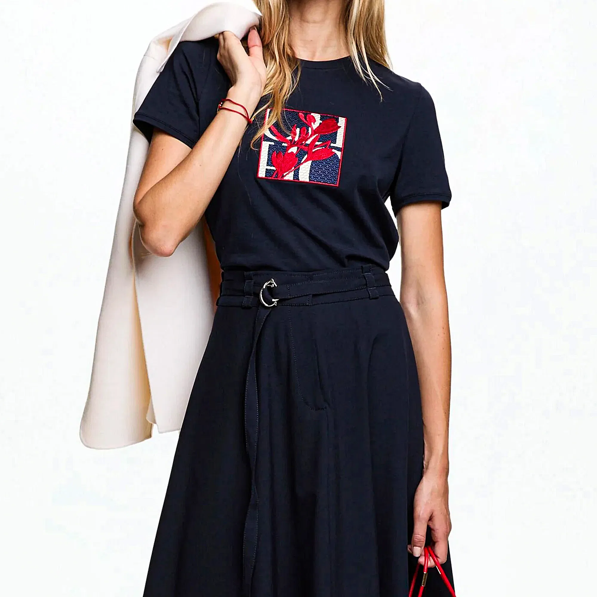Summer New Women's T Shirts Short Sleeve O Neck Casual Flower Embroidery Design Cotton Female Tops Women Tee Tops