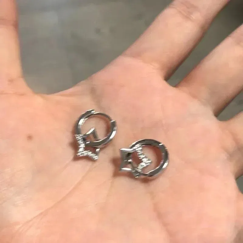 3256805352476186