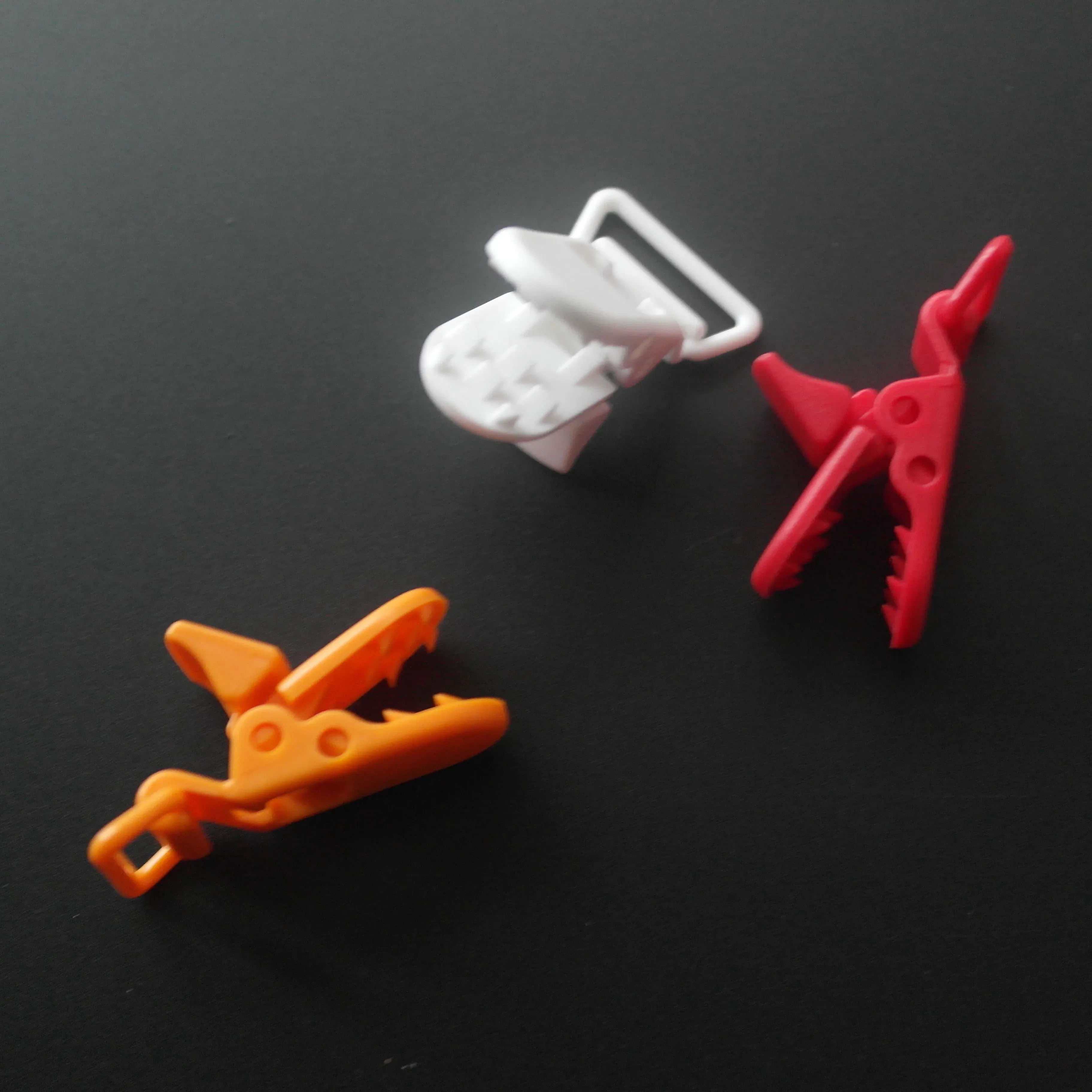 Color: GRAY - Sutoyuen 40pcs Hot D Shape Kam Plastic Pacifier Clips Plastic Baby Soother Dummy Suspender Chain Holder Clips for 20mm Ribbon