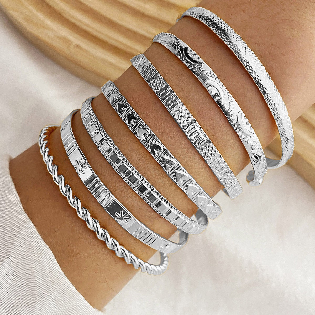 Diamond Pattern Exaggerated Bracelet