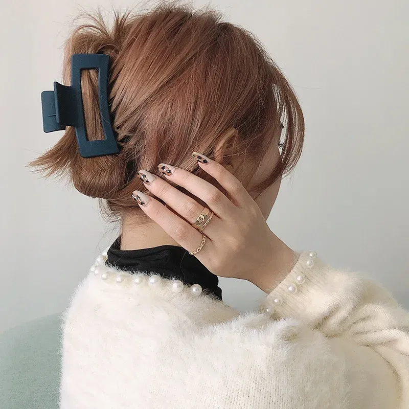 Color: green - Korean Large Claw Clips Women Plastic Claw Clips Black Matte Clip Hair Claw Non-slip Crab Hairpins Fashion Beach HairAccessories