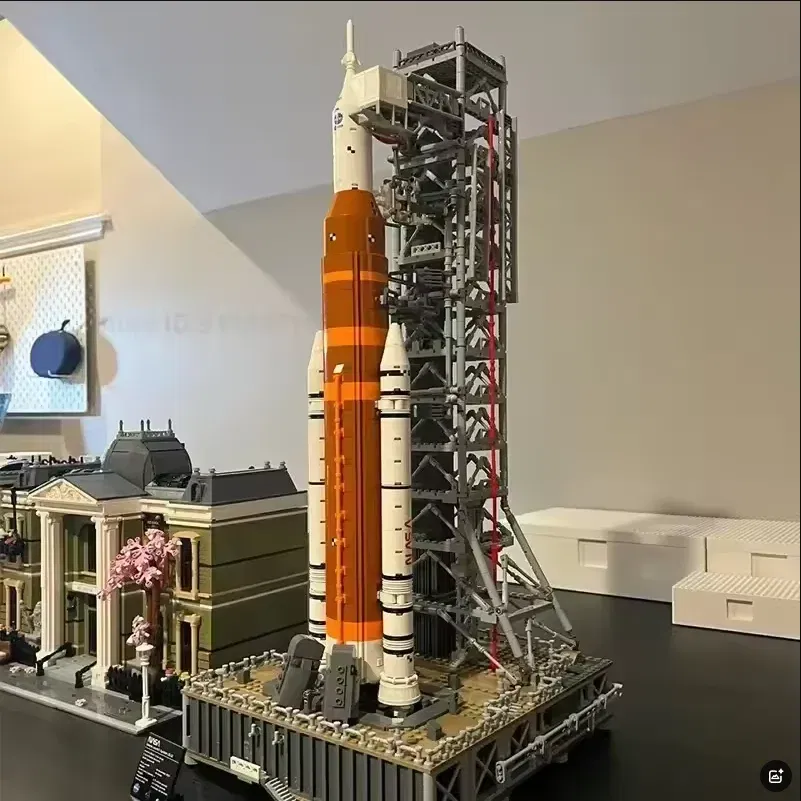 Color: black, Size: S - ZOCO Classic Model The Apollo Saturn V Launch Vehicle Rocket And Launch Pad Fit Building Blocks Kid Education Toys Gifts