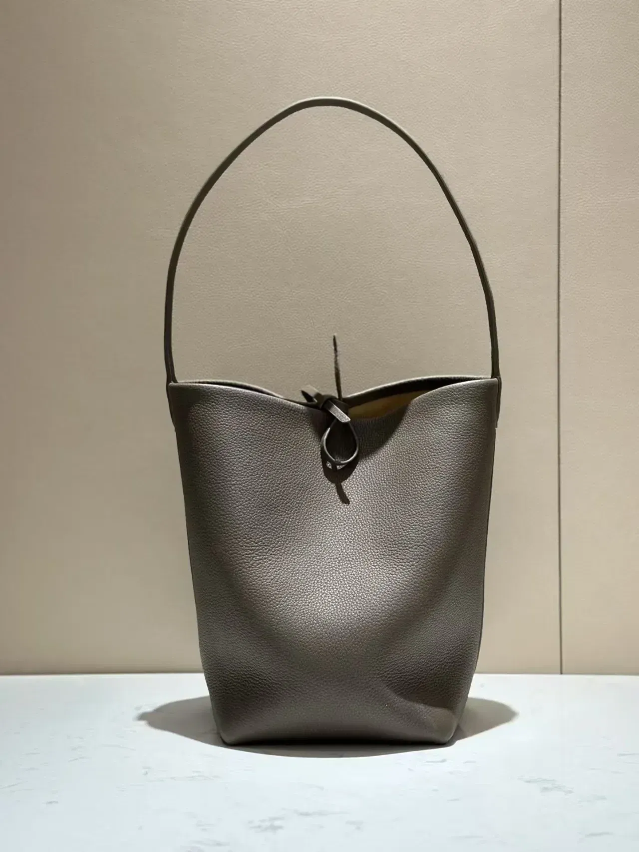 Color: Dark Grey, Size: Extra Large - High Quality Classic Water Bucket Bag Lychee Patterned Top Layer Cowhide Shoulder Bag Women's Commuting Bag Large capacity