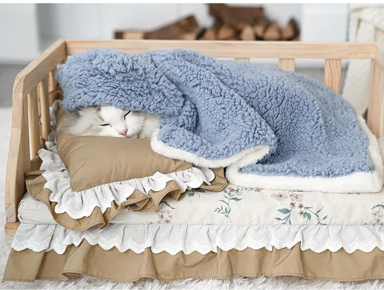 Bear-Ear Pet Cloak Blanket