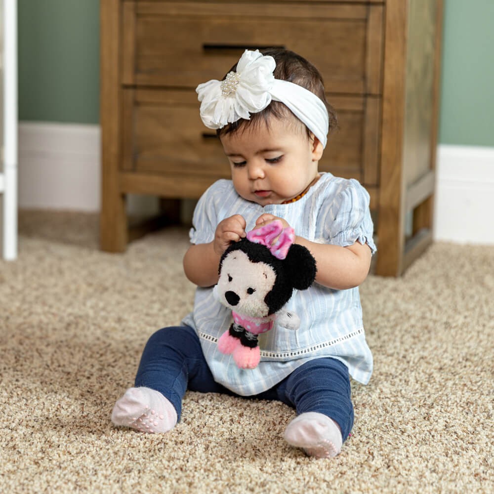 Minnie Mouse Cuteeze Collectible Plush