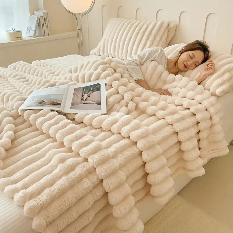 Flannel Bed Blankets And Towel Quilts Have Excellent Thermal Insulation Properties And Can Keep Out The Cold