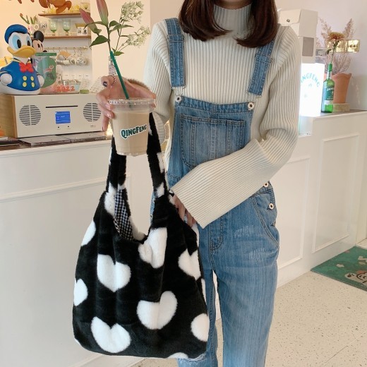 Women's Plush Loving Heart Large Shoulder Bag