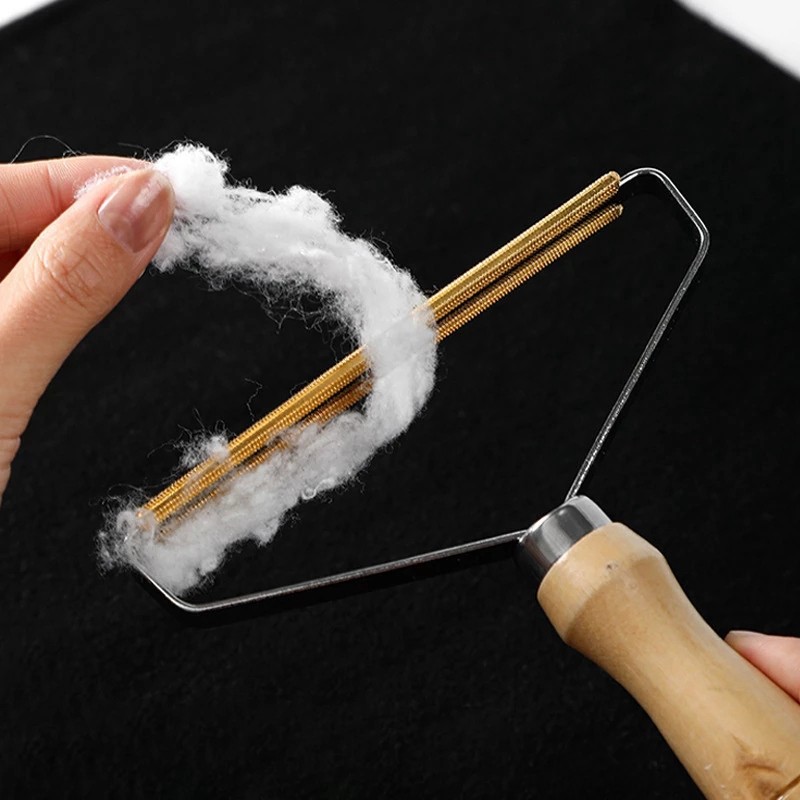 Portable Manual Lint Remover Brush Pet Hair, Fabric Shaver, and Fuzz Cleaner for Sofa, Clothes, and More