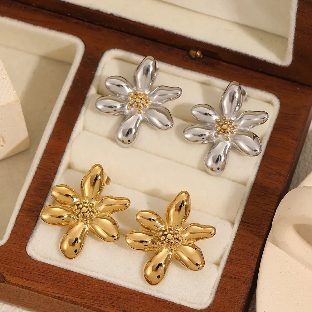 New Online Celebrity Titanium Steel Flower Stud Earrings Women's Fashion All-match High-grade Stainless Steel Flower Stud Earrings Earrings
